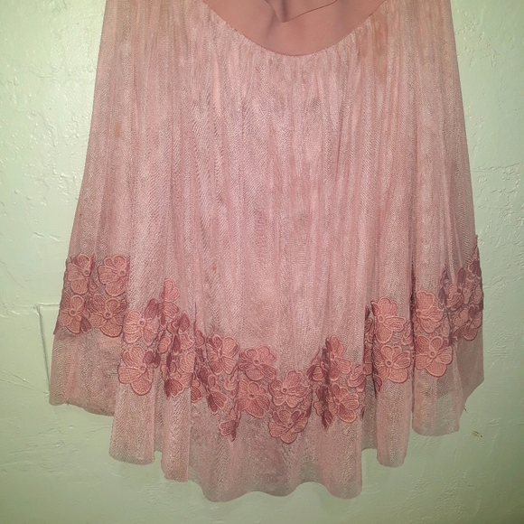 Lined Sheer skirt with embroidered flowers - Picture 5 of 5